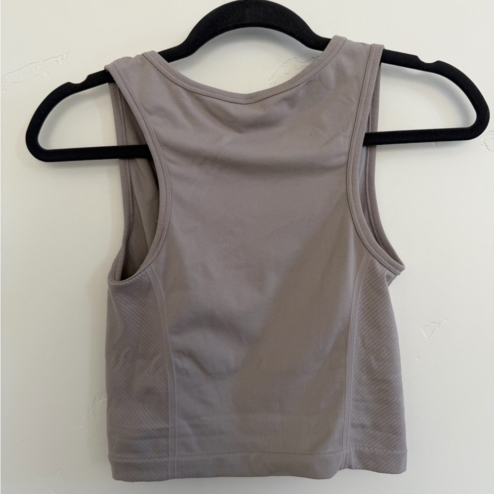 Under Armour Women's Pale Lilac Cropped Tank XS - Picture 3 of 4